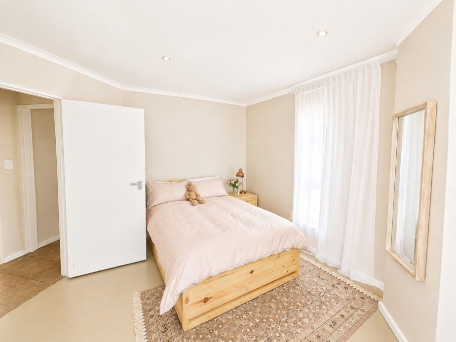 To Let 4 Bedroom Property for Rent in Table View Western Cape